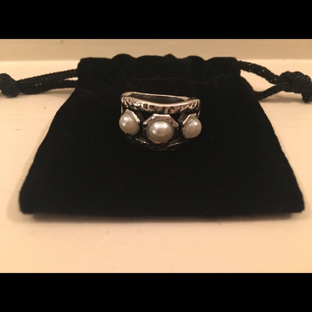 Chic faux pearl ring